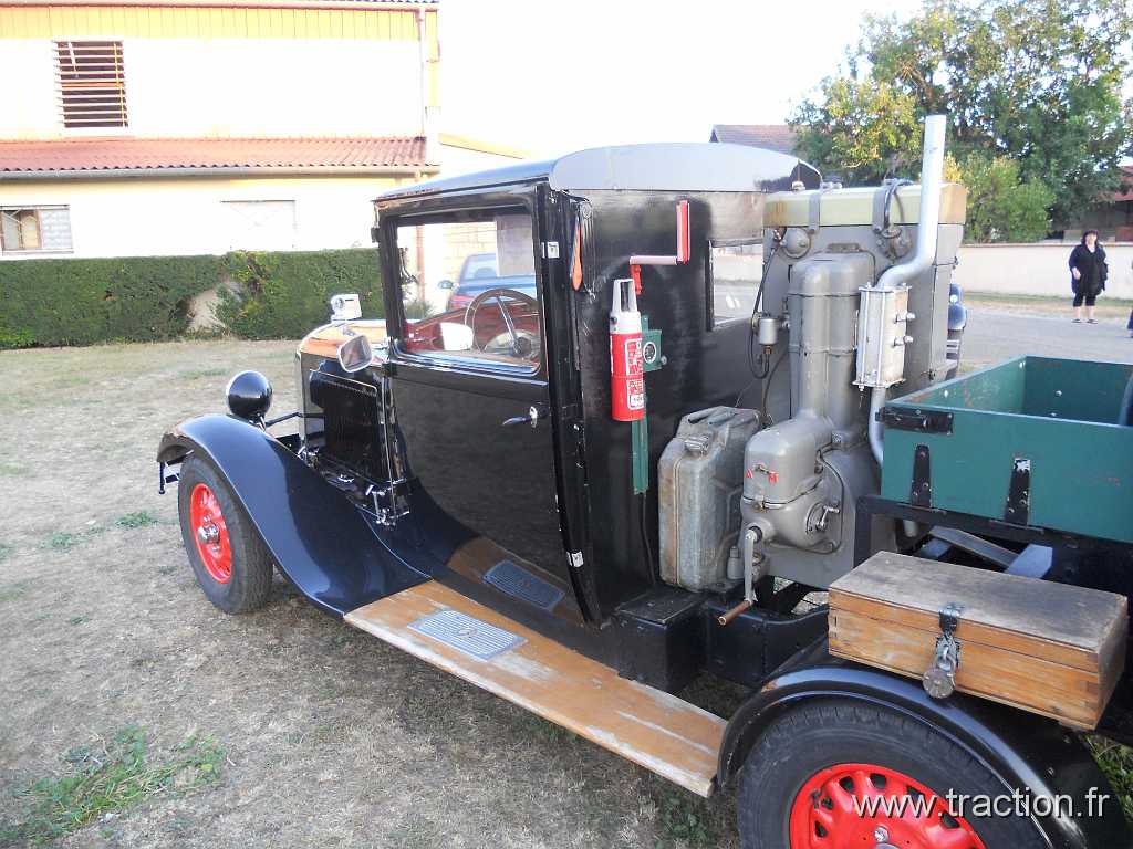 2011_rustenhart (151).jpg - 02/10/2011 - 68740 RUSTENHART 31ème Randonnée Internationale des Vendanges - CITROEN C4, le moteur et la scie à ruban